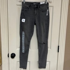 Old Navy super skinny Rockstar ankle length jeans. Size 2. New!